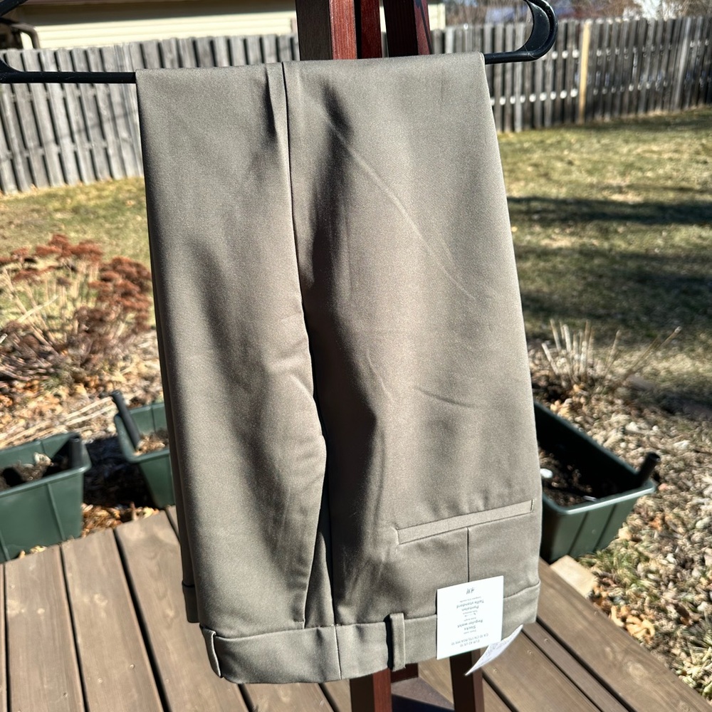 H&M Women’s Chinos in Olive Green